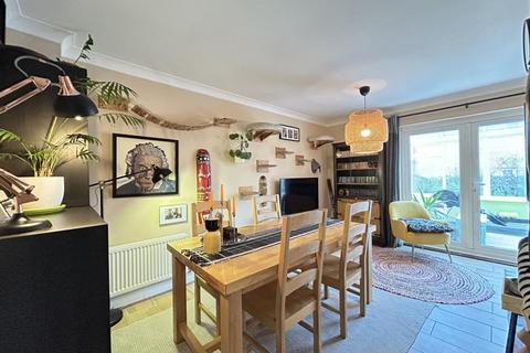 98 Brooke Grove, Ely, CB6 3WU