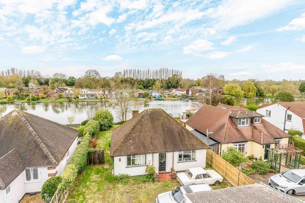 Dudley Road, WaltononThames, KT12 3 bed detached bungalow for sale