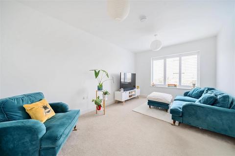 4 bedroom detached house for sale, Archer Road, Lee-On-The-Solent PO13