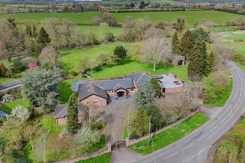 5 bedroom detached house for sale - Middle Street, Nether Heyford, Northampton
