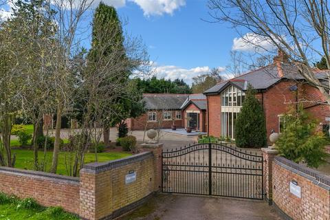 5 bedroom detached house for sale, Middle Street, Nether Heyford, Northampton
