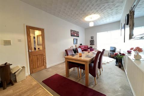 2 bedroom flat for sale, Dean Street, Aberdare CF44