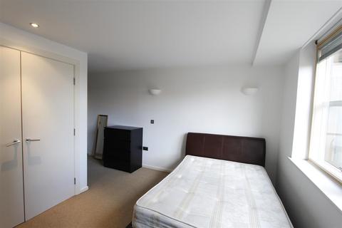 2 bedroom flat to rent, West Point, Wellington Street