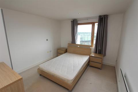 2 bedroom flat to rent, McClintock House, Leeds Dock