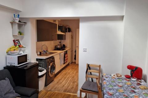 36 Barnard Gardens, Hayes, UB4 9ER
