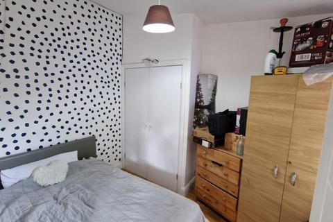 36 Barnard Gardens, Hayes, UB4 9ER