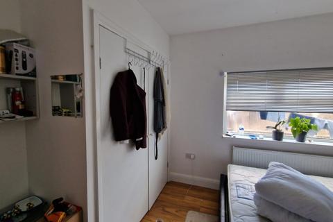36 Barnard Gardens, Hayes, UB4 9ER
