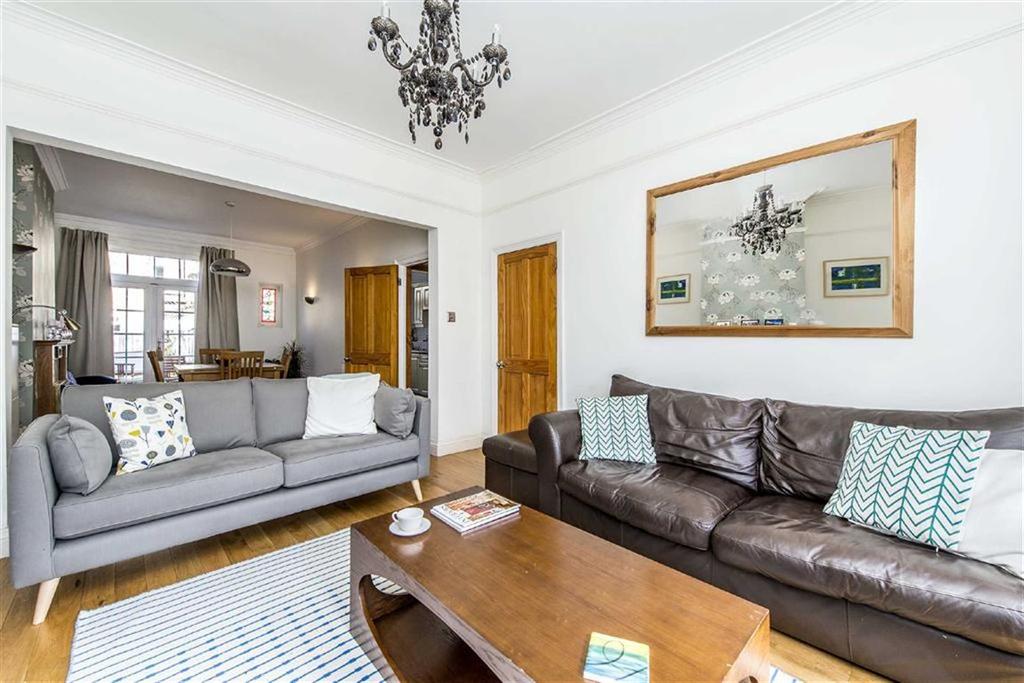 Crowborough Road, Tooting, London 3 bed semidetached house £2,300
