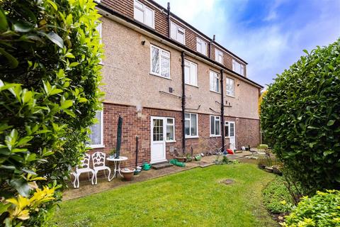 2, St Helens Court Hemnall Street, Epping, CM16 4LL