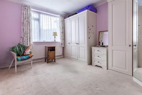 2, St Helens Court Hemnall Street, Epping, CM16 4LL
