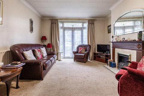 2, St Helens Court Hemnall Street, Epping, CM16 4LL