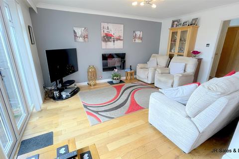 112 Cavell Road, Cheshunt, Waltham Cross, EN7 6JL