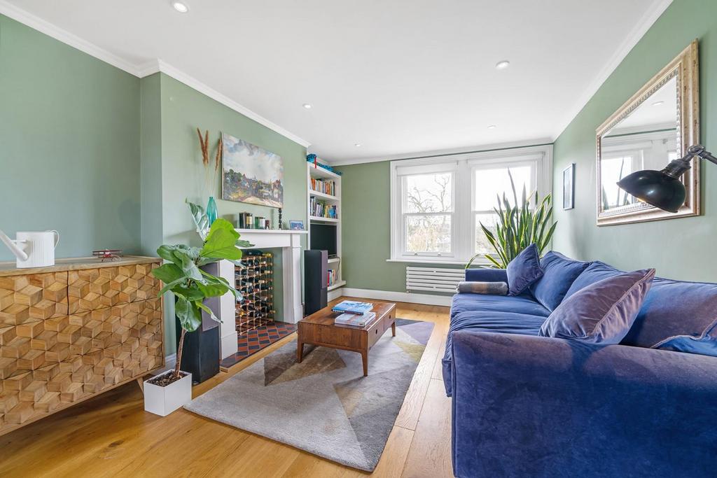 Villa Road, SW9 2 bed flat for sale £600,000