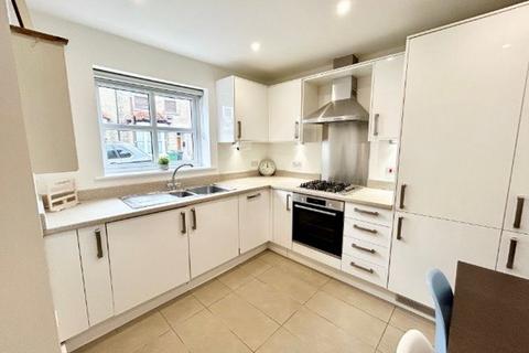 3 bedroom house to rent, Garfield Road, Chingford E4