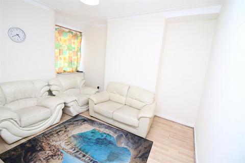 4 bedroom house to rent, Chisholm Street, Manchester M11