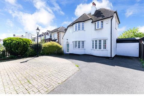 4 bedroom detached house for sale, Chessington Road, Ewell