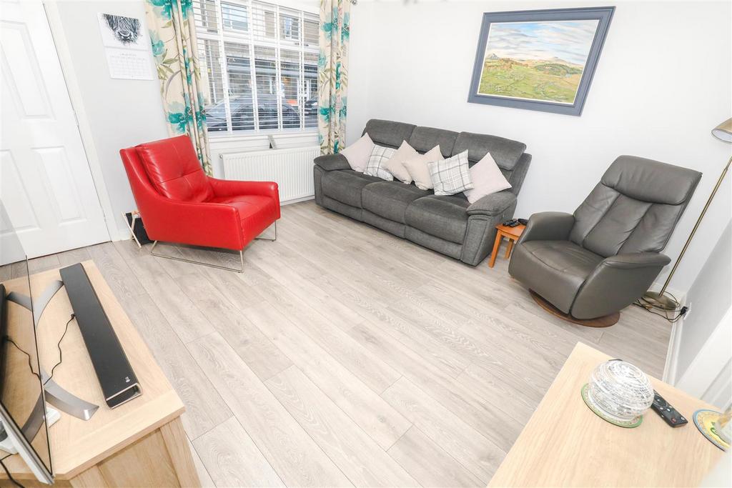 High Street, Leslie 2 bed terraced house £117,000