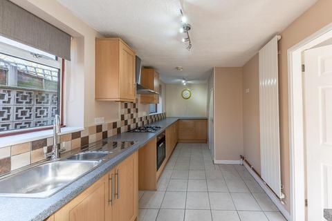3 bedroom end of terrace house to rent, Hervey Green, Clifton