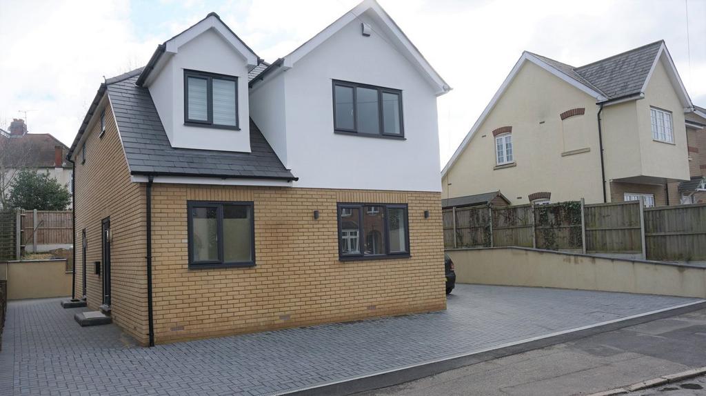 Van Diemans Road, Chelmsford, CM2 2 bed to rent £1,150 pcm (£265 pw)