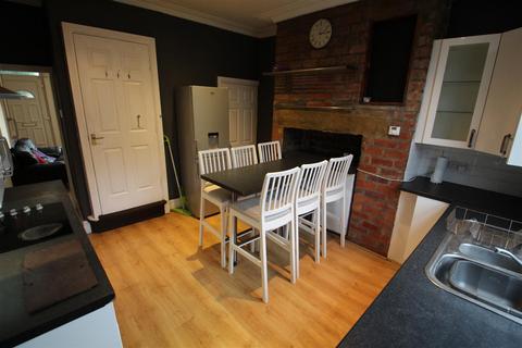 6 bedroom terraced house to rent, Newport View, Burley, Leeds, LS6 3BX
