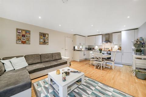1 bedroom flat for sale, Manor Lane, Feltham TW13