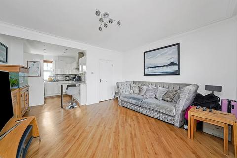 4b Queens Grove Road, London, E4 7BT