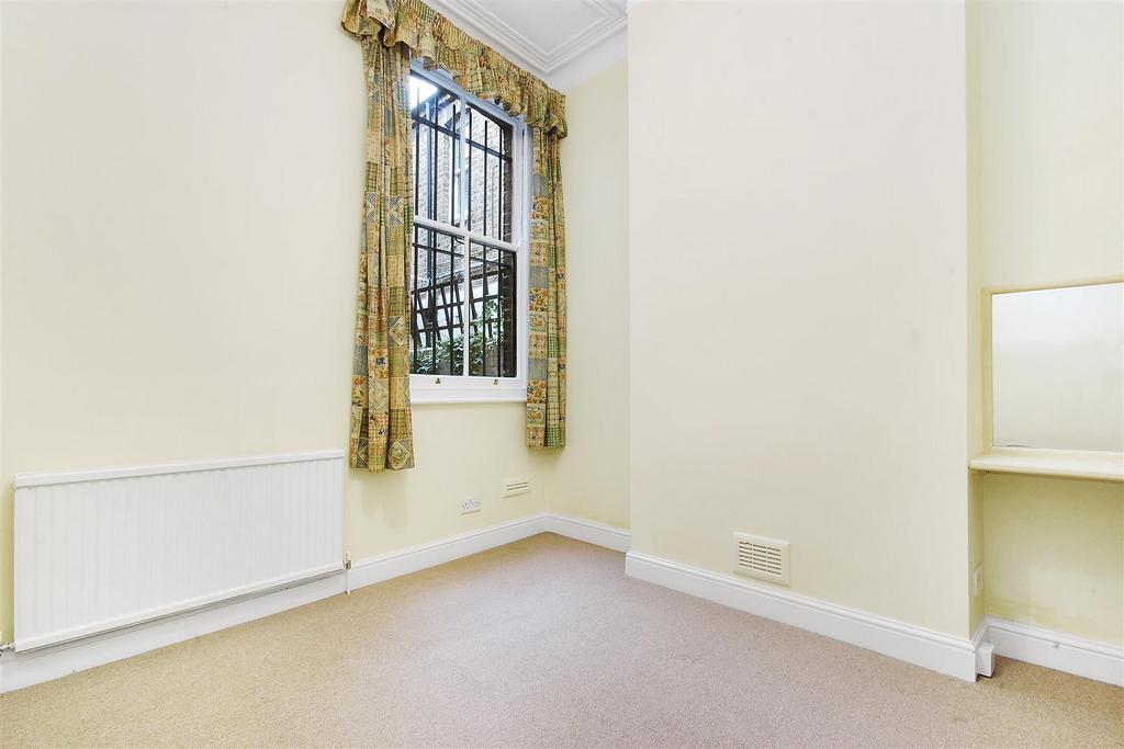 Fitted wardrobes in double bedroom