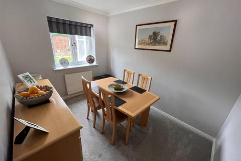 15 Ashbrook, Burton-on-trent, DE15 9FS
