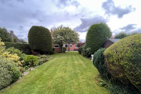 3 bedroom detached bungalow for sale, Burton Road, Midway DE11