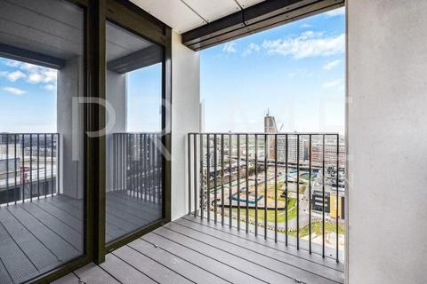 3 bedroom apartment for sale, Parkside Apartments, Cascade Way W12