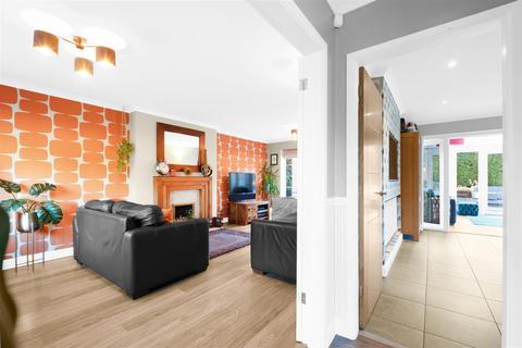 18 Bramley Way, Whittington, Lichfield, WS14 9SB