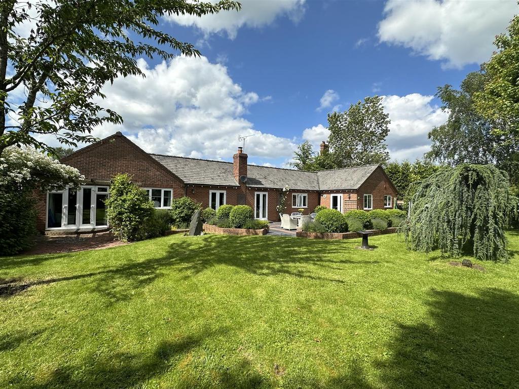 Walnut Tree Close, Dilwyn, 4 bed detached house for sale £595,000
