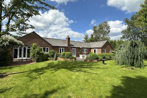 4 bedroom detached house for sale, Walnut Tree Close, Dilwyn,