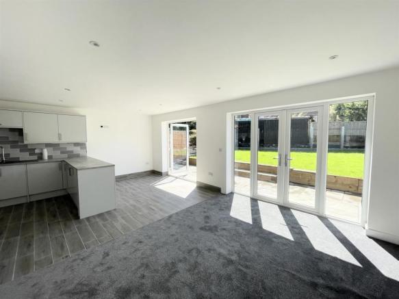 Open plan living family/dining area