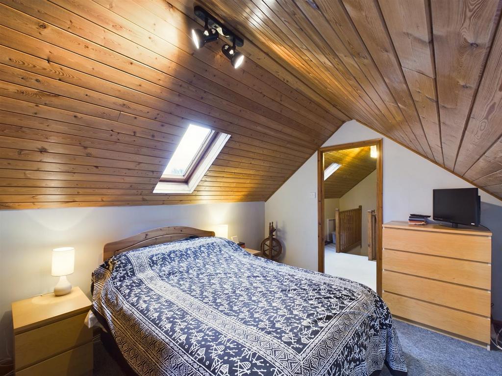 Loft bedroom 1.jpg