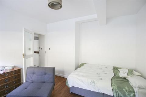 1 bedroom flat to rent, Marine Court, St. Leonards-On-Sea