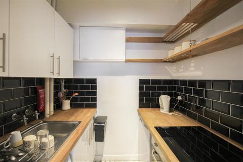 1 bedroom flat to rent, Marine Court, St. Leonards-On-Sea