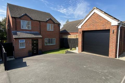 4 bedroom detached house for sale, Oversetts Road, Newhall DE11