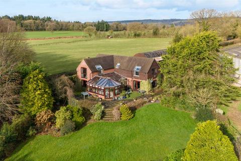 3 bedroom equestrian property for sale, Equestrian Facility with approx 17 acres Nr Kingsland