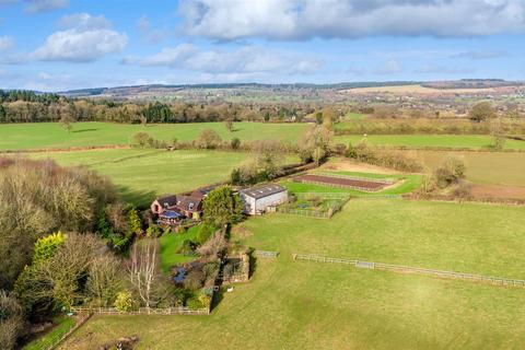 3 bedroom equestrian property for sale, Eyton nr Leominster with circa 9 acres