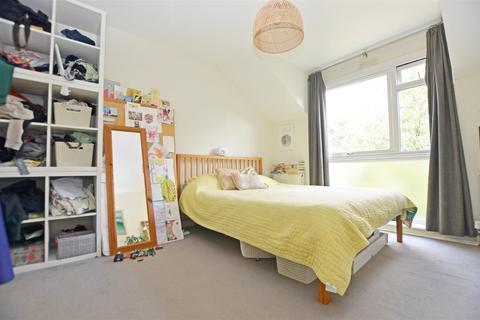 2 bedroom apartment to rent, Fairfax Road, Teddington