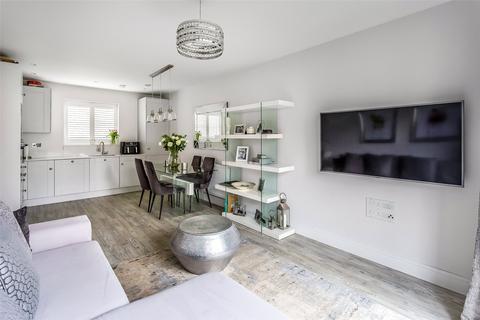 2 bedroom flat for sale, Consort Drive, Leatherhead, Surrey, KT22