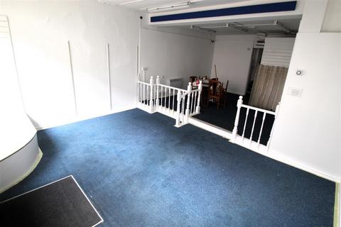 3 bedroom apartment for sale, High Street, Kington