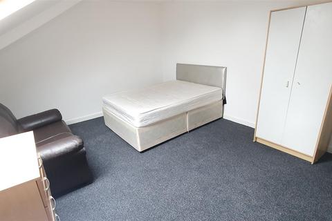 1 bedroom flat to rent, West Luton Place, Adamsdown, Cardiff