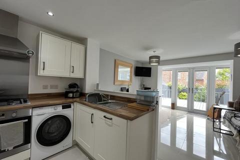 4 bedroom end of terrace house for sale, Hope Way, Church Gresley DE11