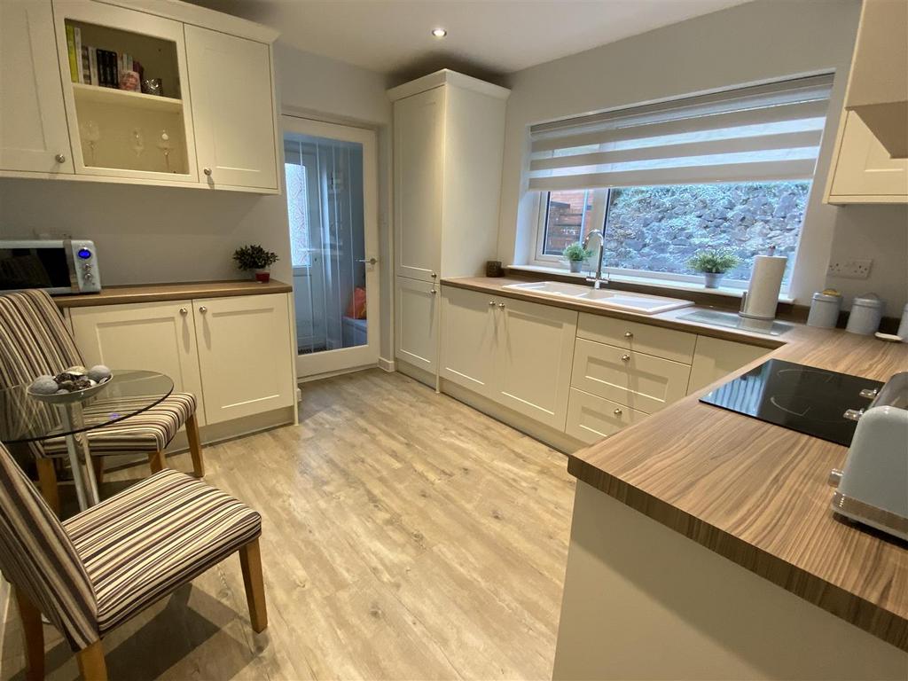 Splendid refurbished Kitchen