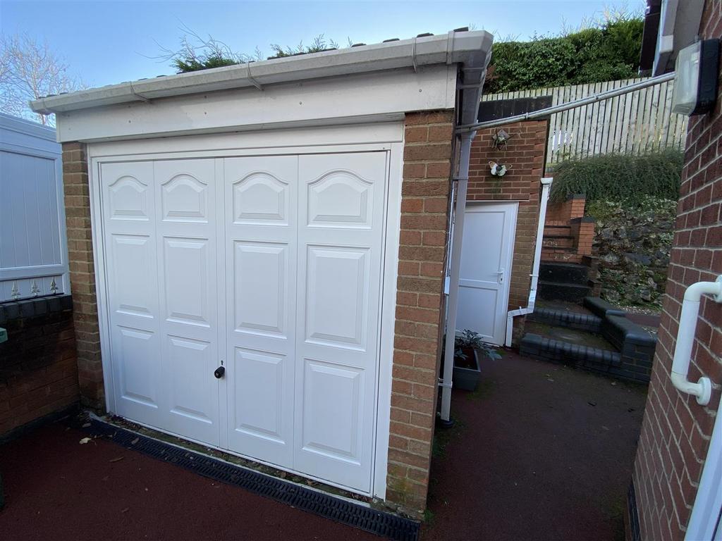 Detached garage