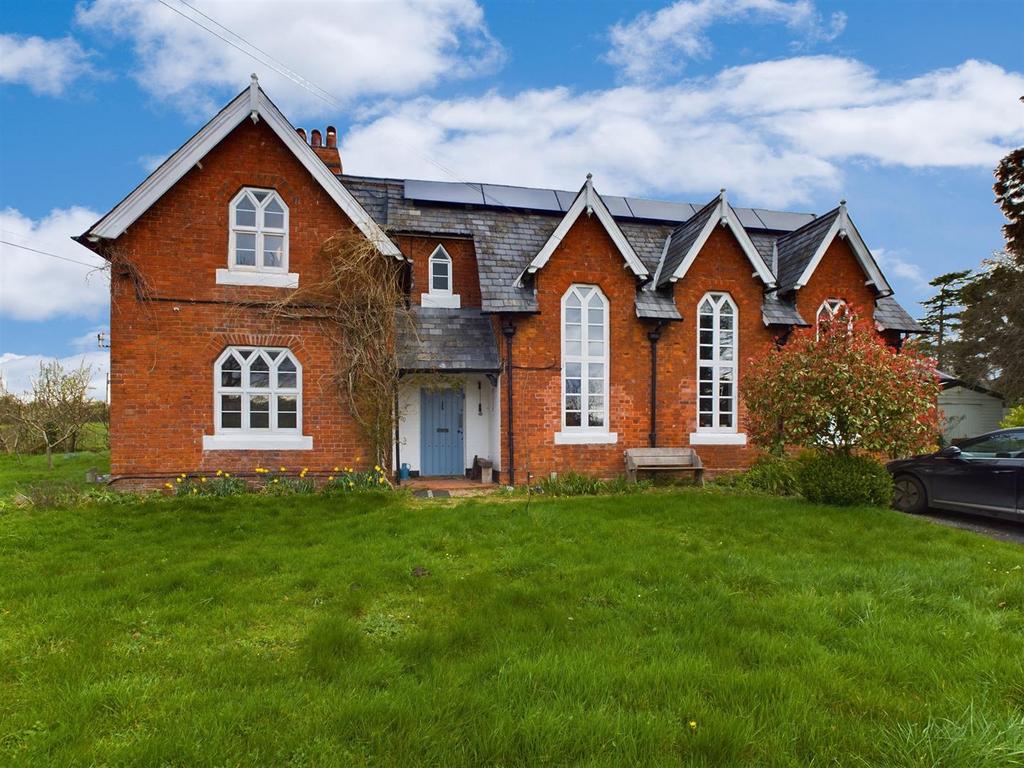 Kinnersley 5 bed detached house for sale £600,000