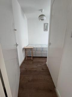 1 bedroom in a house share to rent, Great North Way 3, London NW4