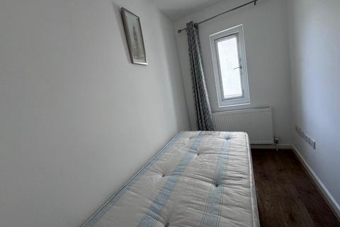 1 bedroom in a house share to rent, Great North Way 3, London NW4